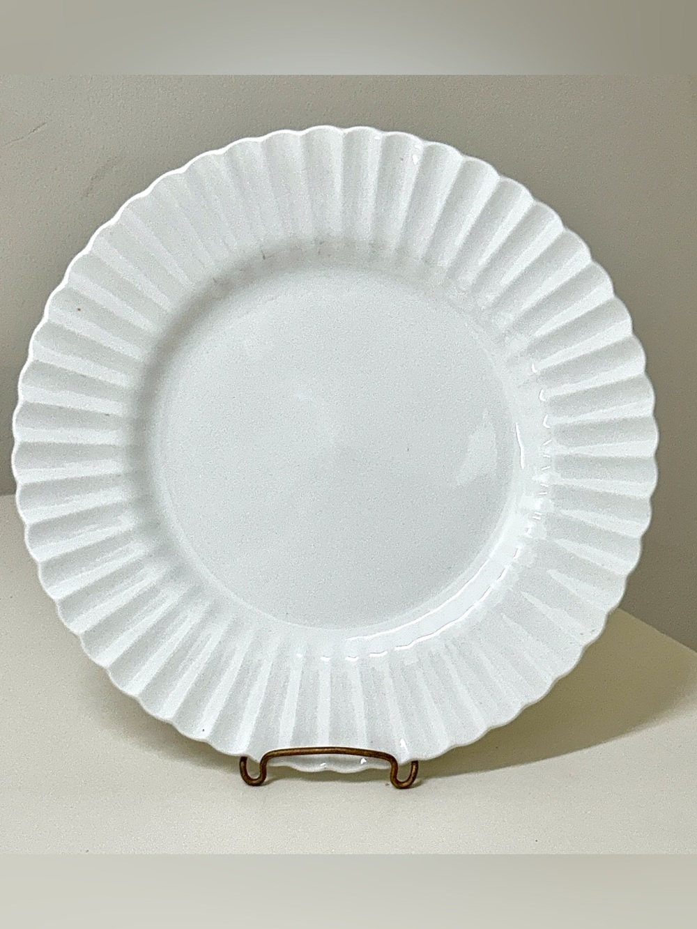Vintage Retired Discontinued J & G Meakin England CLASSIC WHITE Dinner Plate